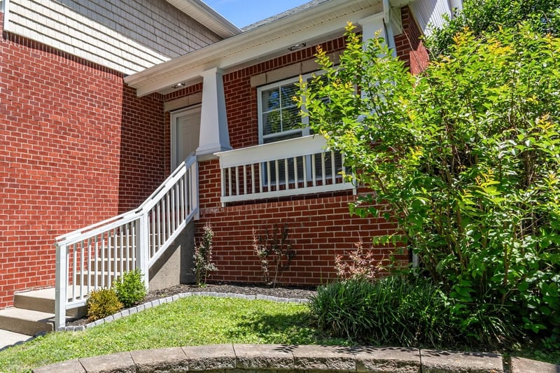 7020 Bridgeport Dr, Nashville, TN 37221
