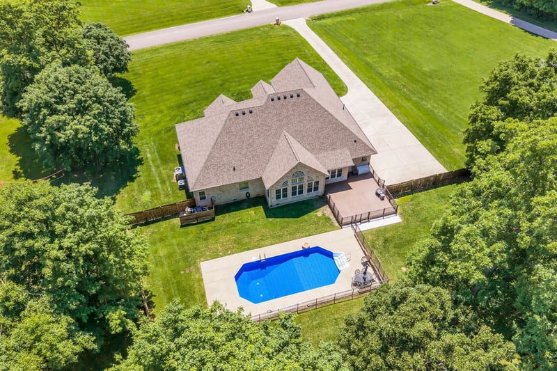 111 Bryton Ct, Burns, TN 37029