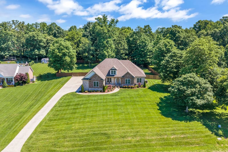 111 Bryton Ct, Burns, TN 37029