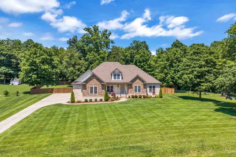 111 Bryton Ct, Burns, TN 37029