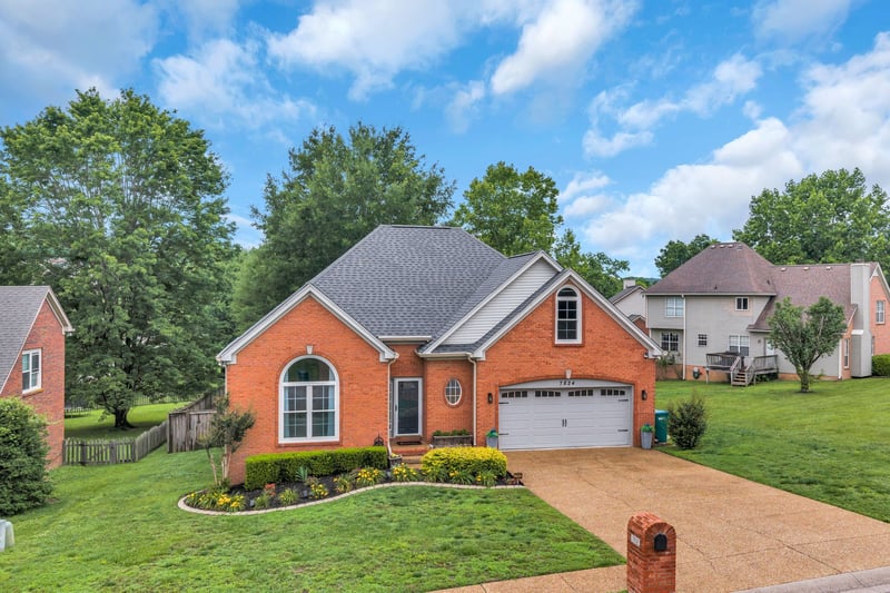 7824 Farmington Pl, Nashville, TN 37221