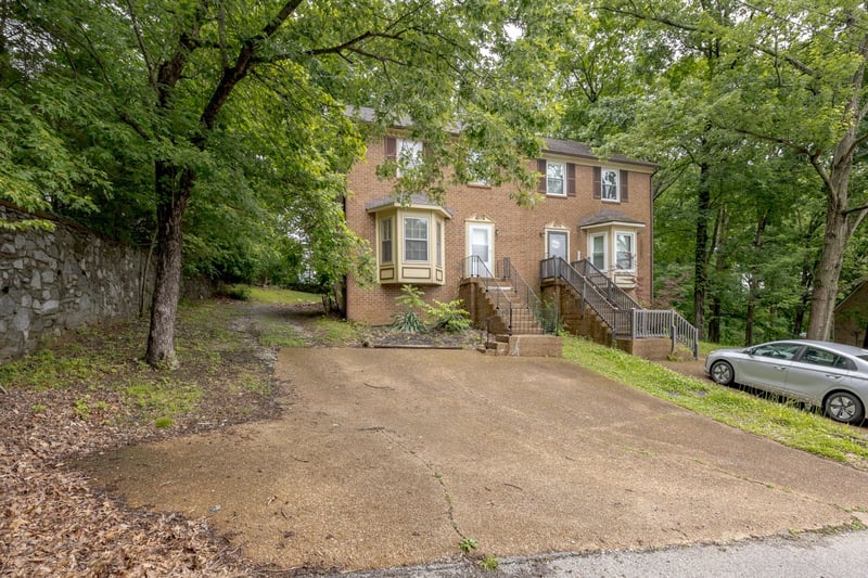 1034 Pleasant View Dr, Nashville, TN 37214