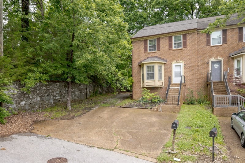 1034 Pleasant View Dr, Nashville, TN 37214