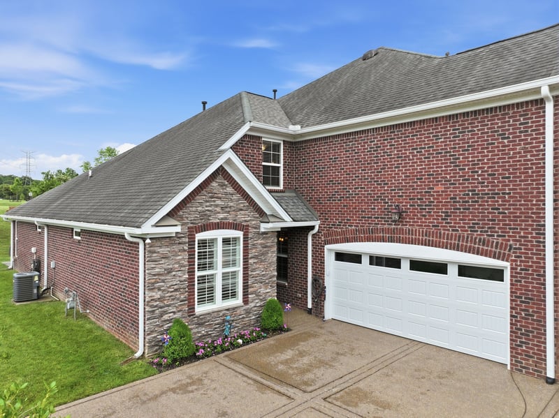 1010 Larkwood Dr, Hermitage, TN 37076