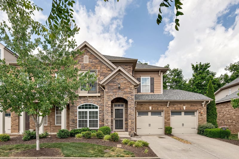 2045 Traemoor Village Dr, Nashville, TN 37209