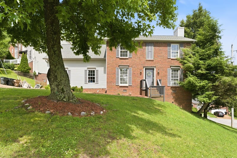 1716 Champions Dr, Nashville, TN 37211