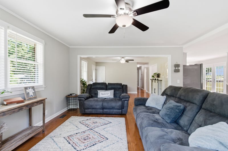307 S Hummingbird Ln, Dickson, TN 37055