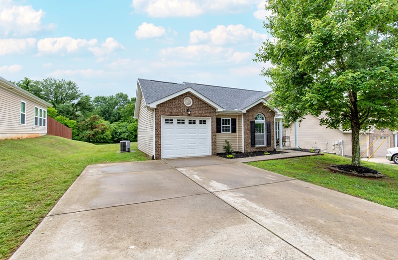 140 Granda Flora Dr, White House, TN 37188