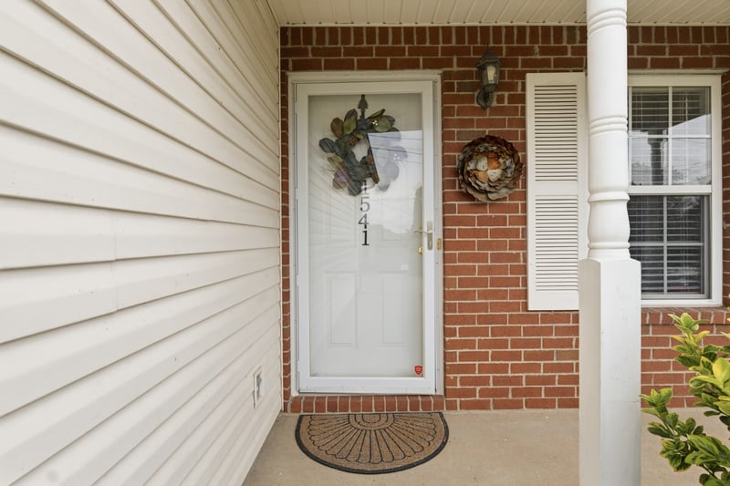 1541 James Gafford Dr, La Vergne, TN 37086
