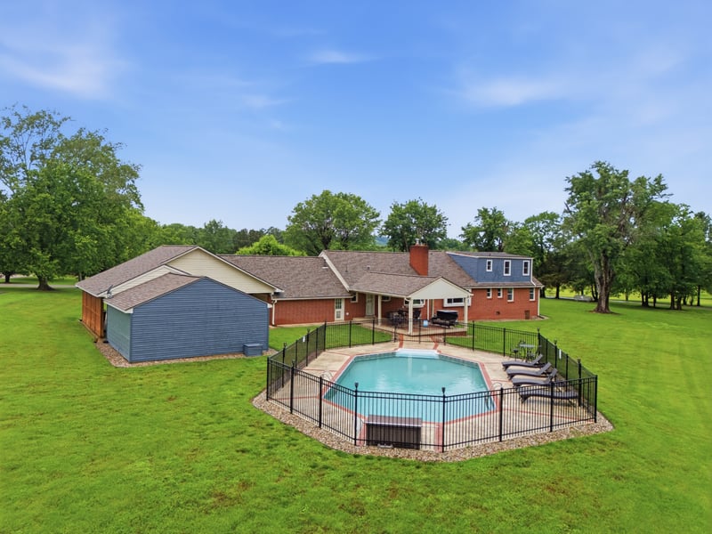 1108 Lakeview Dr, Ashland City, TN 37015