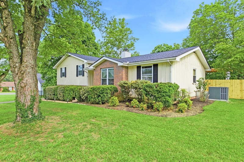 7220 Belle Chasse Dr, Nashville, TN 37221