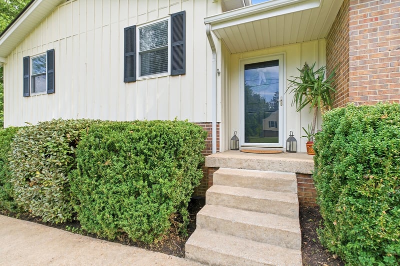 7220 Belle Chasse Dr, Nashville, TN 37221