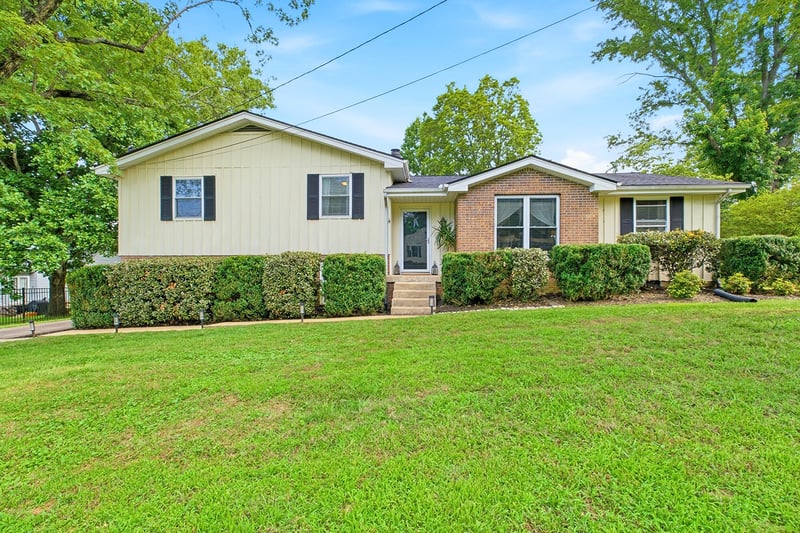 7220 Belle Chasse Dr, Nashville, TN 37221