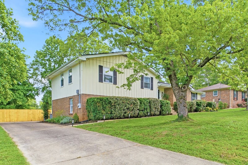 7220 Belle Chasse Dr, Nashville, TN 37221