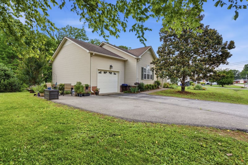 202 Kimberly Dr, Columbia, TN 38401