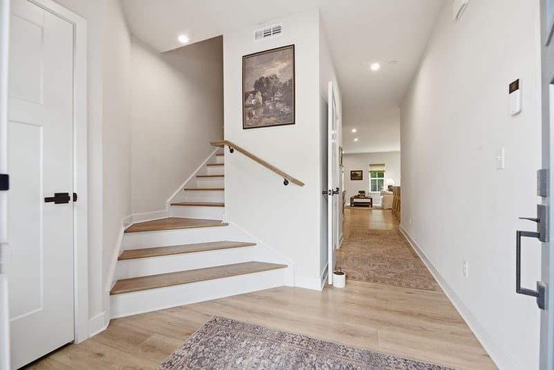 1048 Mountain View Dr, Thompsons Station, TN 37179