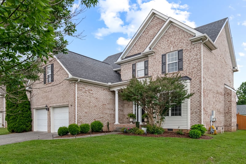 1018 Brixworth Dr, Thompsons Station, TN 37179