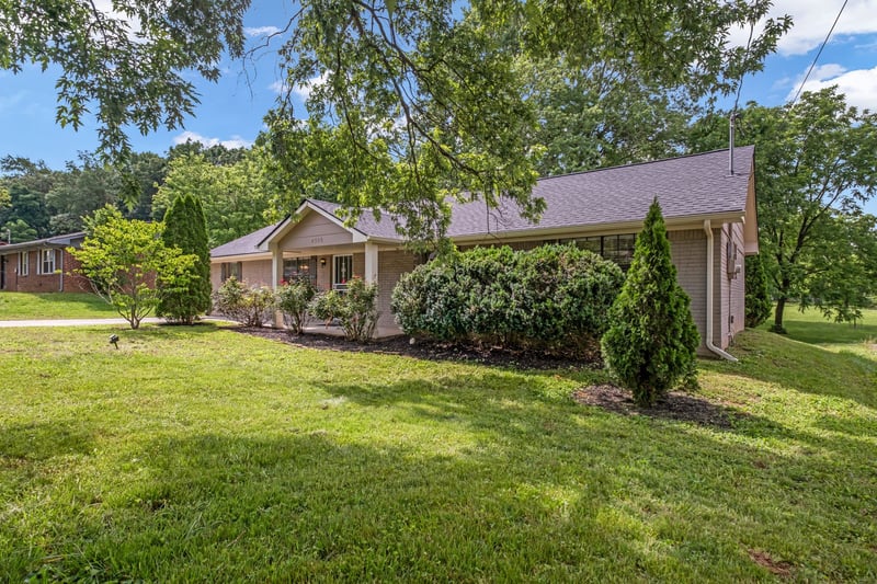 4320 Central Valley Dr, Hermitage, TN 37076
