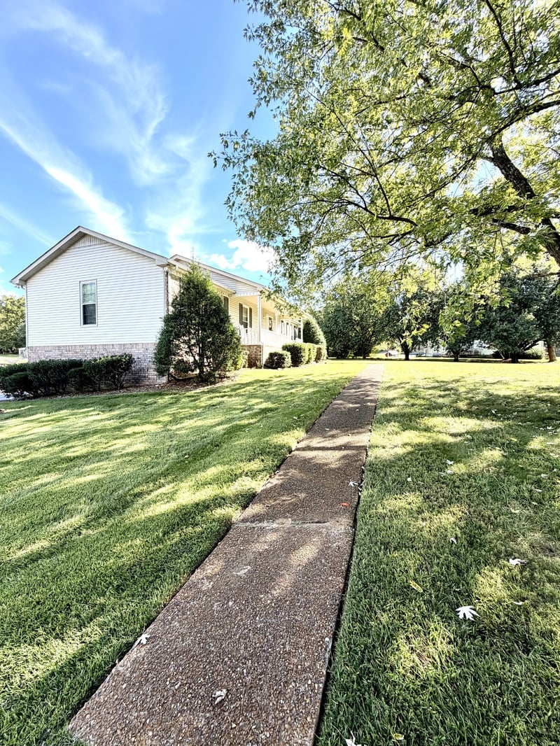 356 Lee Rd, Cottontown, TN 37048