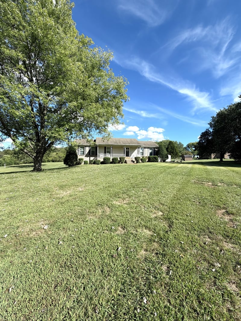 356 Lee Rd, Cottontown, TN 37048