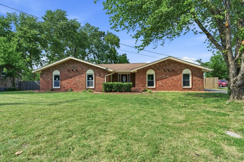 4721 Phoenix Dr, Hermitage, TN 37076