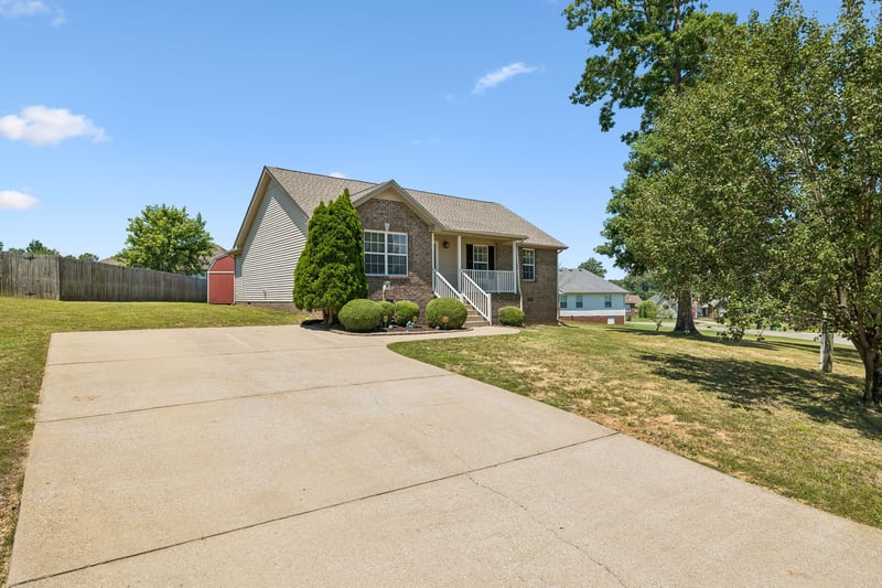 518 Polo Ln, Springfield, TN 37172