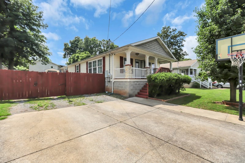 228 Oceanfront Cir, Antioch, TN 37013