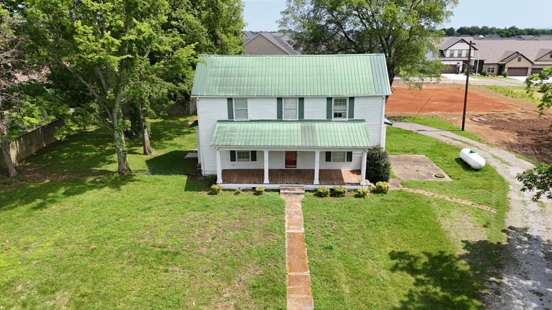 1310 Veterans Pkwy, Murfreesboro, TN 37128