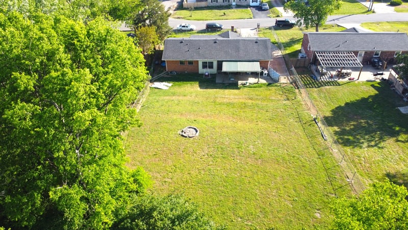 111 S Valley Rd, Hendersonville, TN 37075