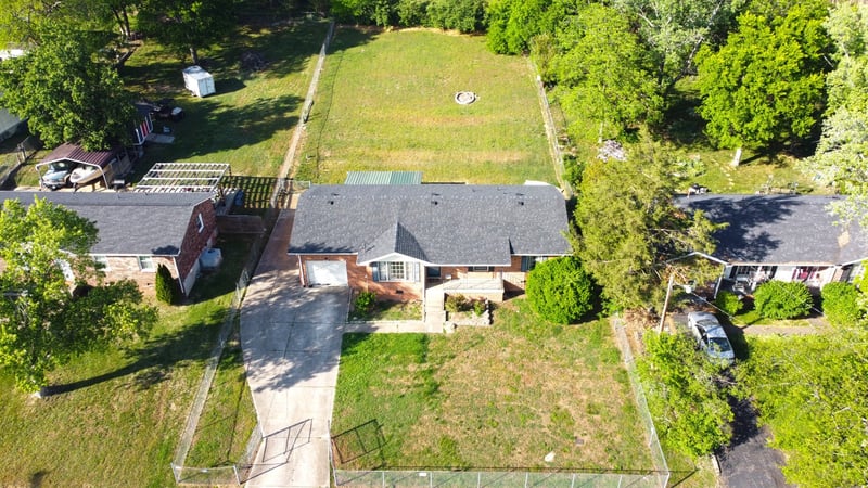 111 S Valley Rd, Hendersonville, TN 37075