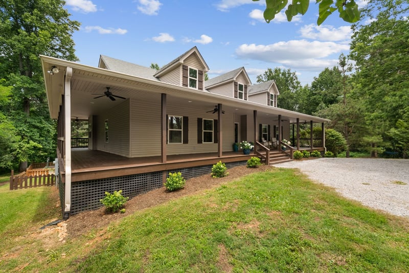 3352 R O Peach Rd, Columbia, TN 38401
