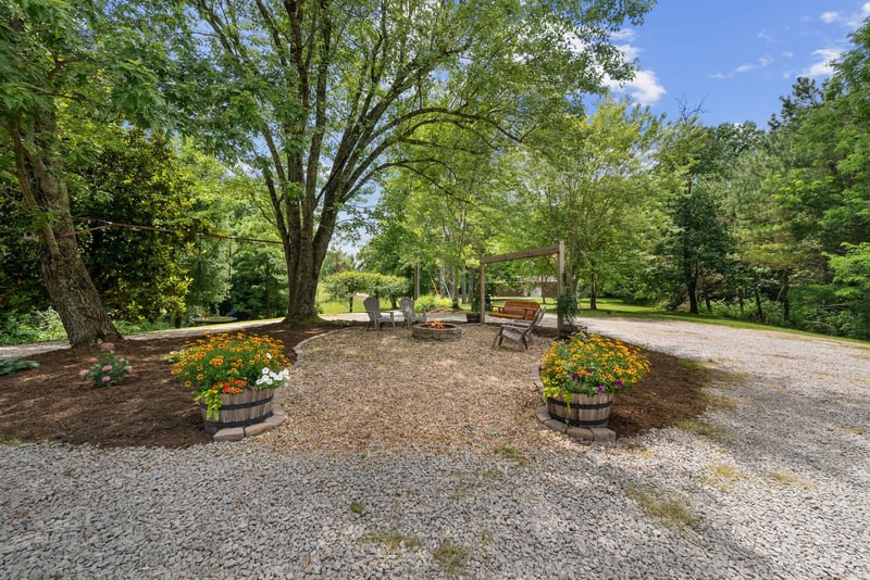 3352 R O Peach Rd, Columbia, TN 38401