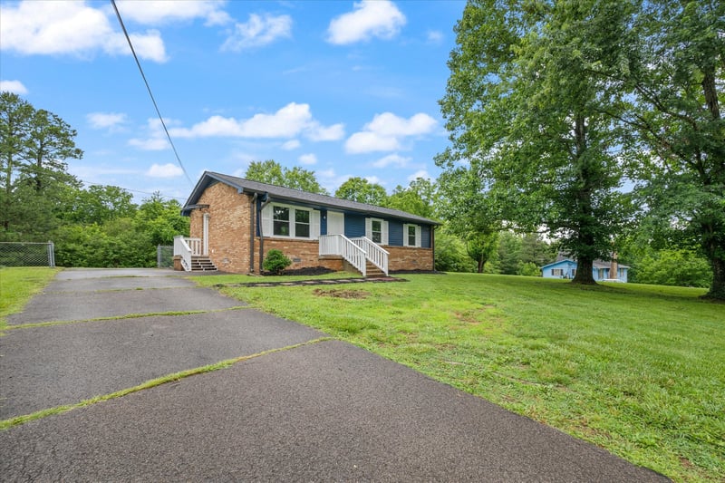 133 Lynn Ln, Charlotte, TN 37036