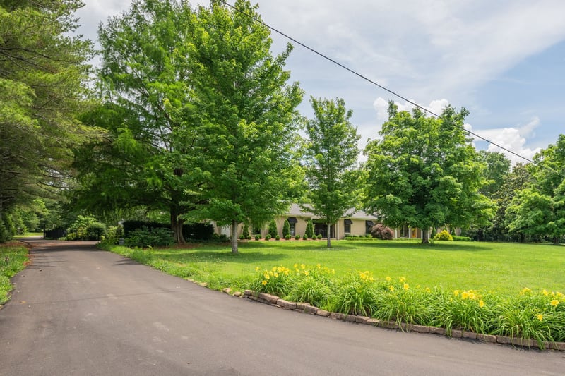 9133 Twelve Corners Rd, Lascassas, TN 37085