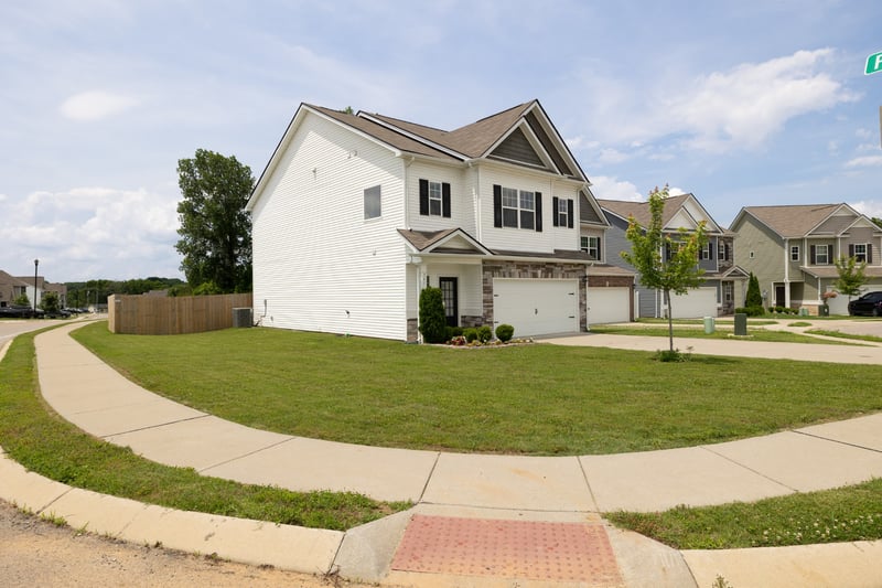 341 Geneva Ln, Columbia, TN 38401