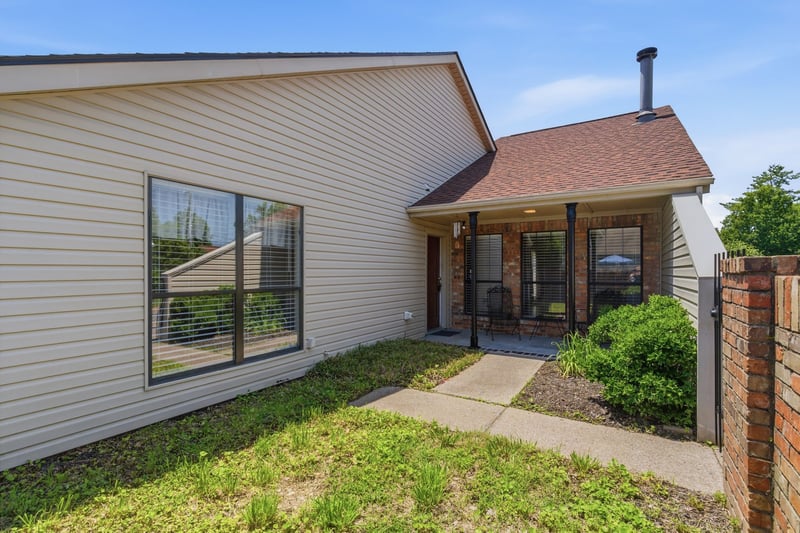 301 Laurel Hill Dr, Old Hickory, TN 37138