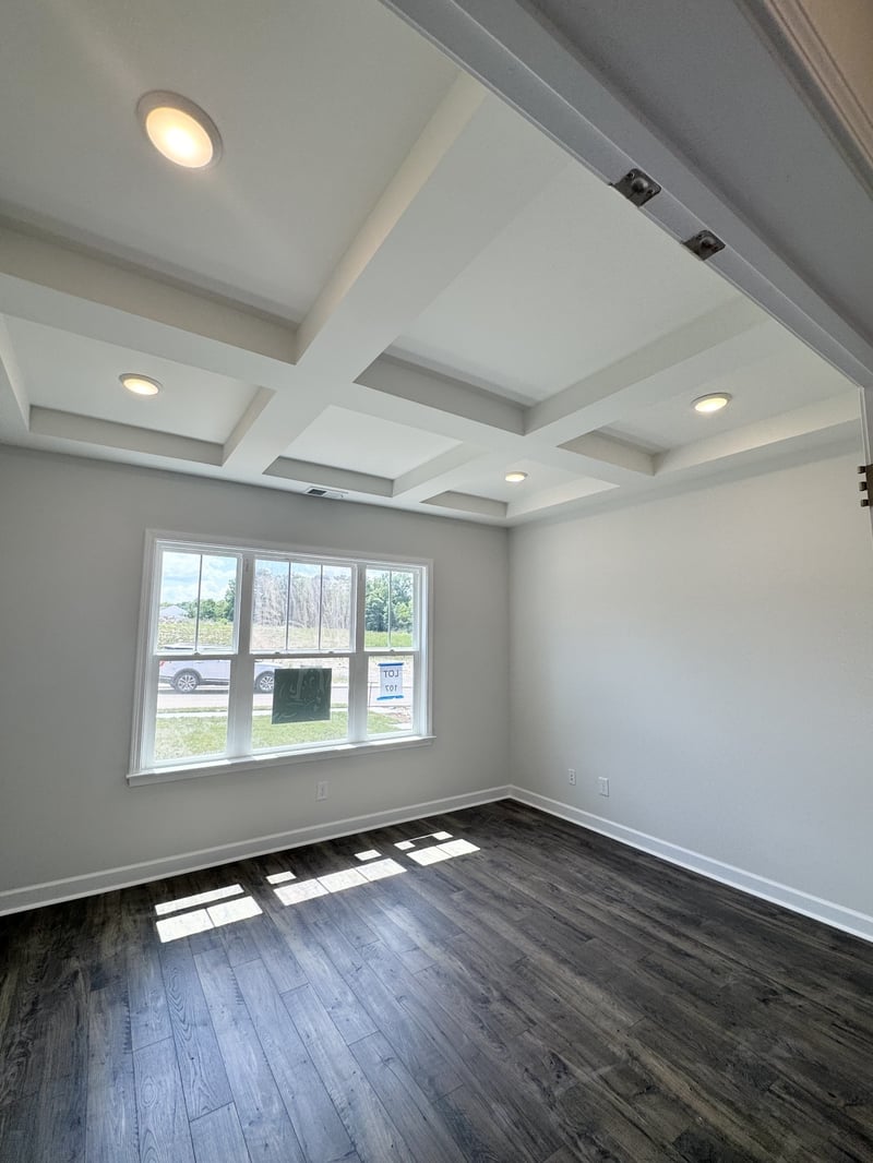 1933 Hildebrand Ln, Columbia, TN 38401
