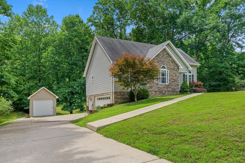 506 Daugherty Ln, Burns, TN 37029