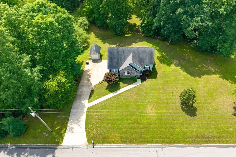 506 Daugherty Ln, Burns, TN 37029