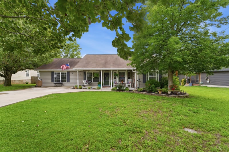 337 Lake Forest Dr, La Vergne, TN 37086