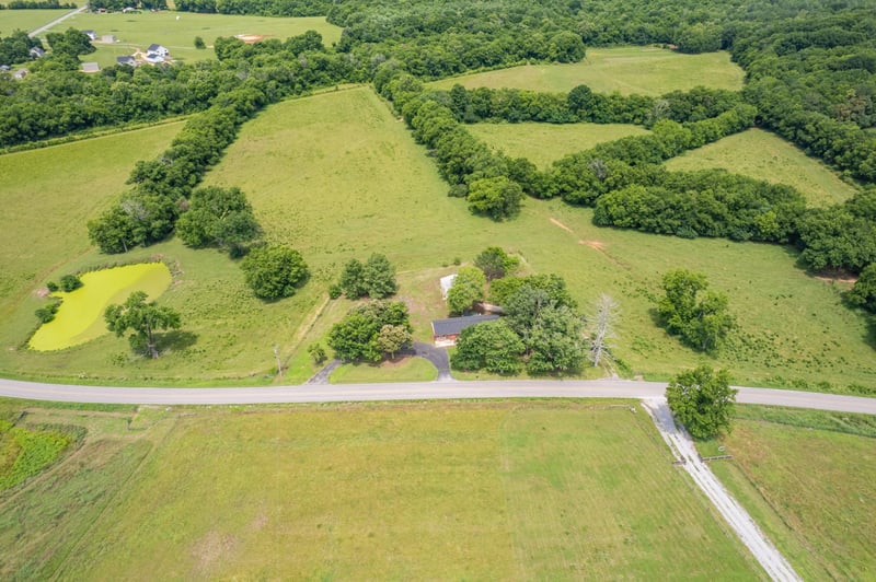 7220 Polk Ln, Columbia, TN 38401