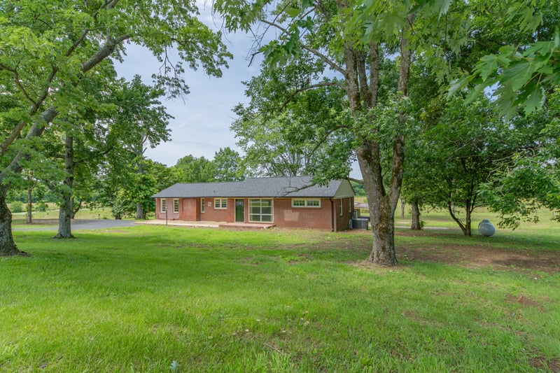 7220 Polk Ln, Columbia, TN 38401