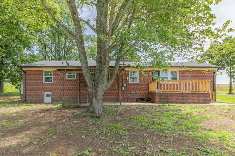 7220 Polk Ln, Columbia, TN 38401