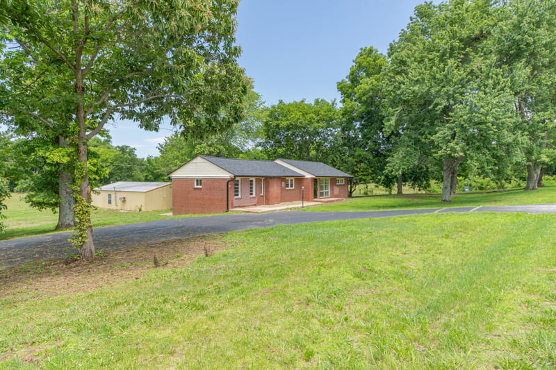 7220 Polk Ln, Columbia, TN 38401