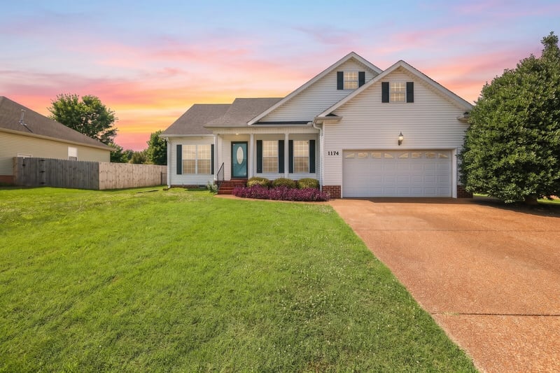1174 Flat Stone Dr, Gallatin, TN 37066