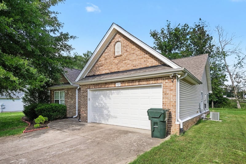 502 Poplar Bnd, Dickson, TN 37055