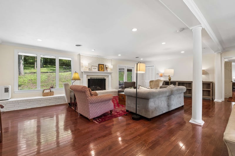 5732 Knob Rd, Nashville, TN 37209