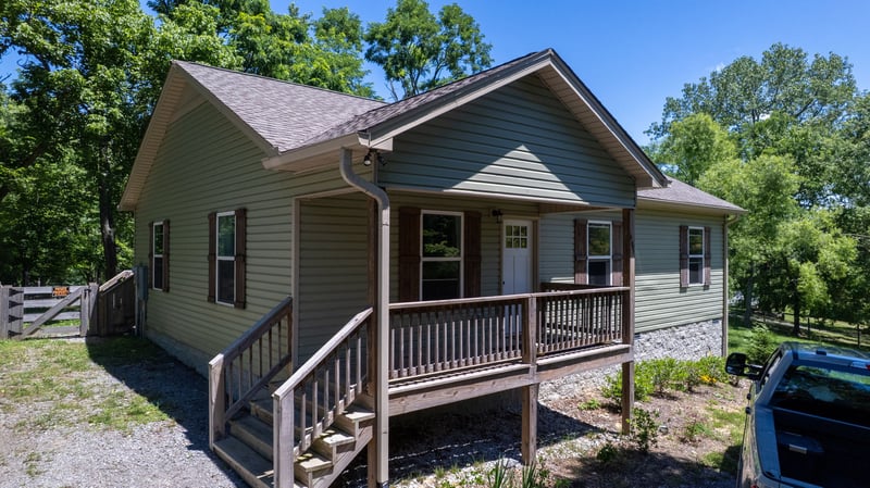 695 Hog Back Ridge Rd, Bethpage, TN 37022