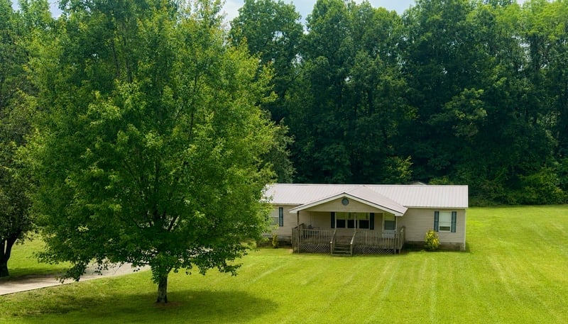 1005 Briarwood Dr, Charlotte, TN 37036