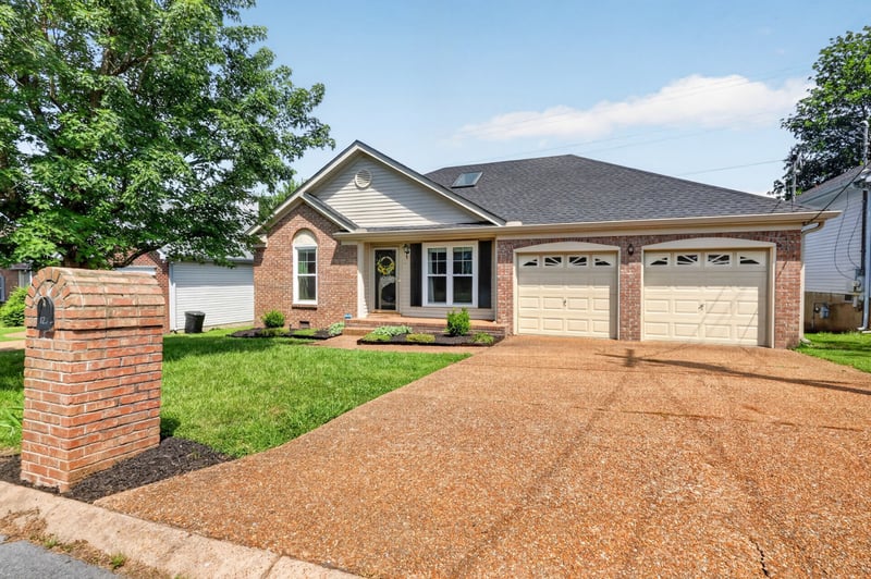123 Cloverfield Ct, Hendersonville, TN 37075